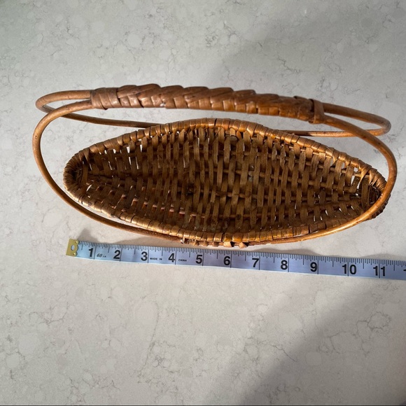 Small Vintage Basket - Picture 3 of 6